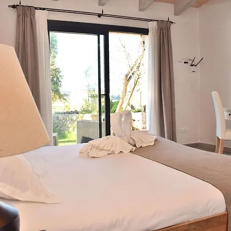 Hotel Es Raco De Maria 3*